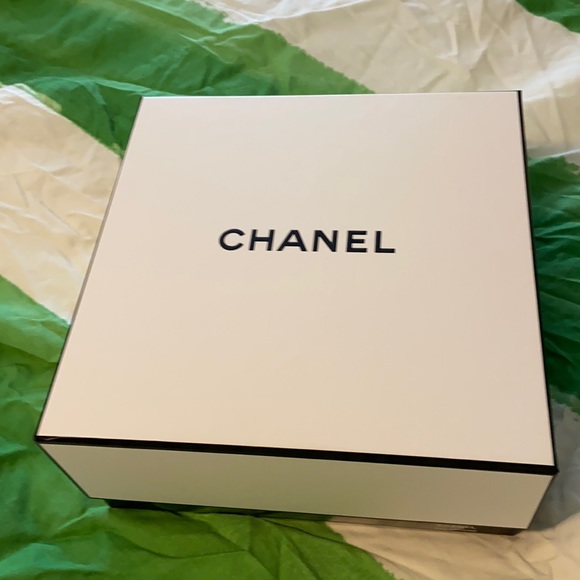 Chanel empty box which stored perfume - Picture 1 of 2